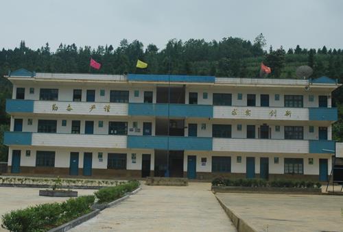 義龍新區(qū)雨樟鎮(zhèn)半坡小學(xué)圖片